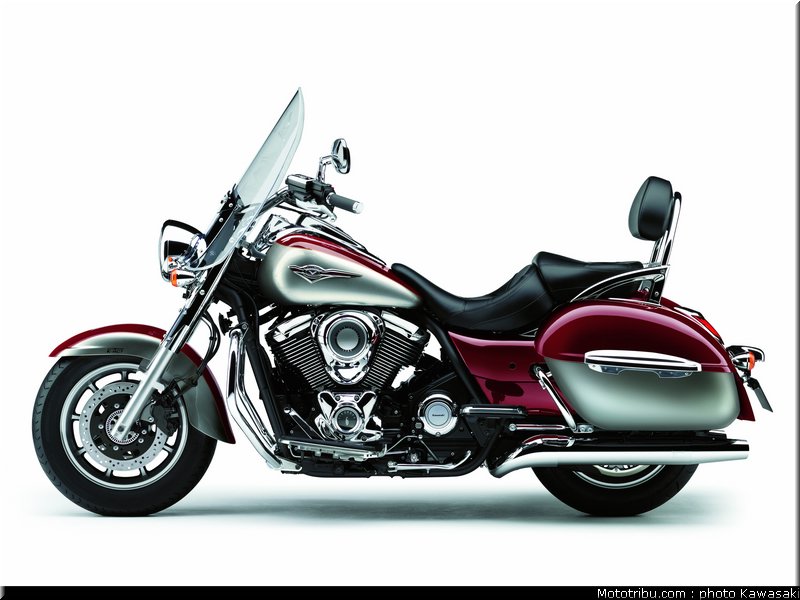 kawasaki_2012_1700_classic_tourer_01
