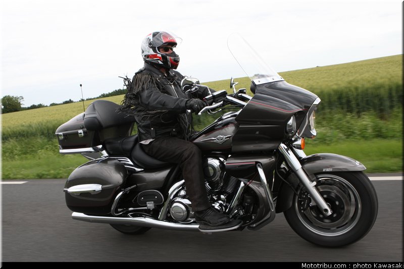 kawasaki_2012_1700_voyager_01