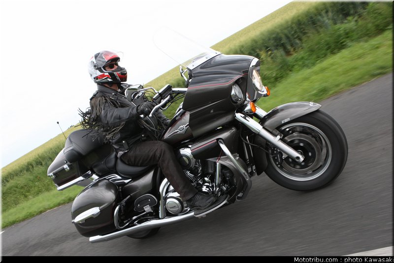 kawasaki_2012_1700_voyager_02
