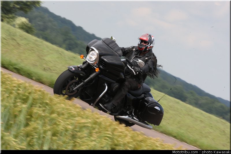 kawasaki_2012_1700_voyager_custom_01