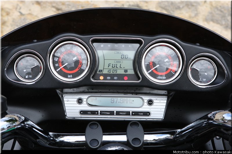 kawasaki_2012_1700_voyager_custom_09