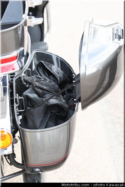 kawasaki_2012_1700_voyager_custom_16