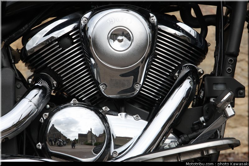 kawasaki_2012_900_classic_02