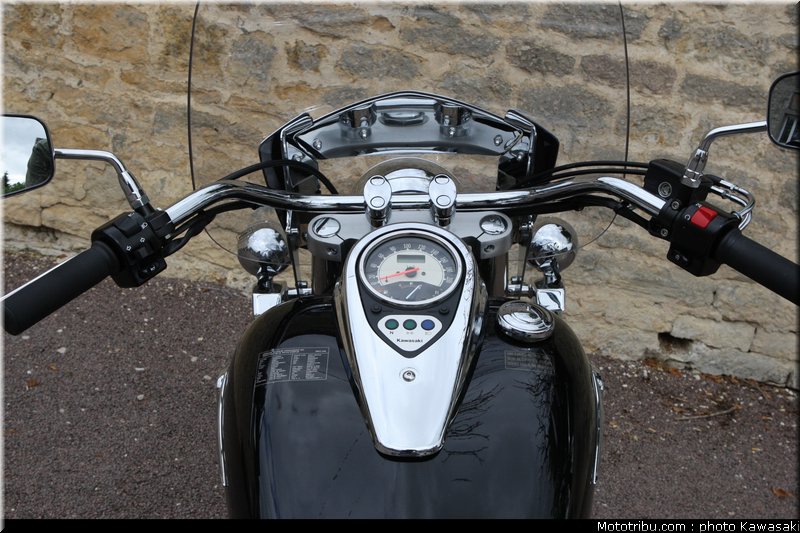 kawasaki_2012_900_classic_11