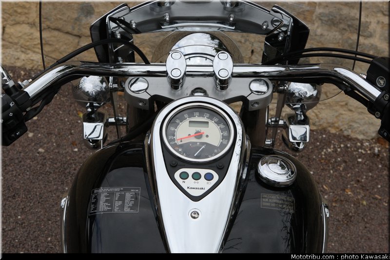 kawasaki_2012_900_classic_12