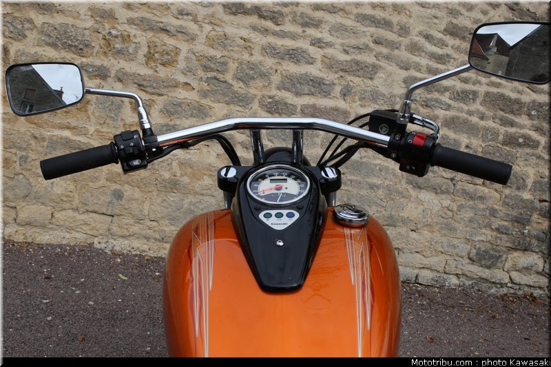 kawasaki_2012_900_custom_08