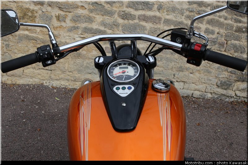 kawasaki_2012_900_custom_09