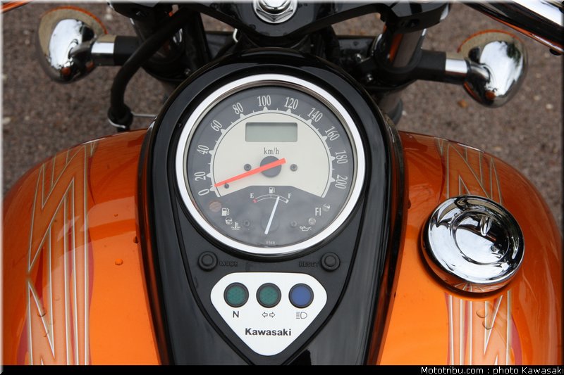 kawasaki_2012_900_custom_10