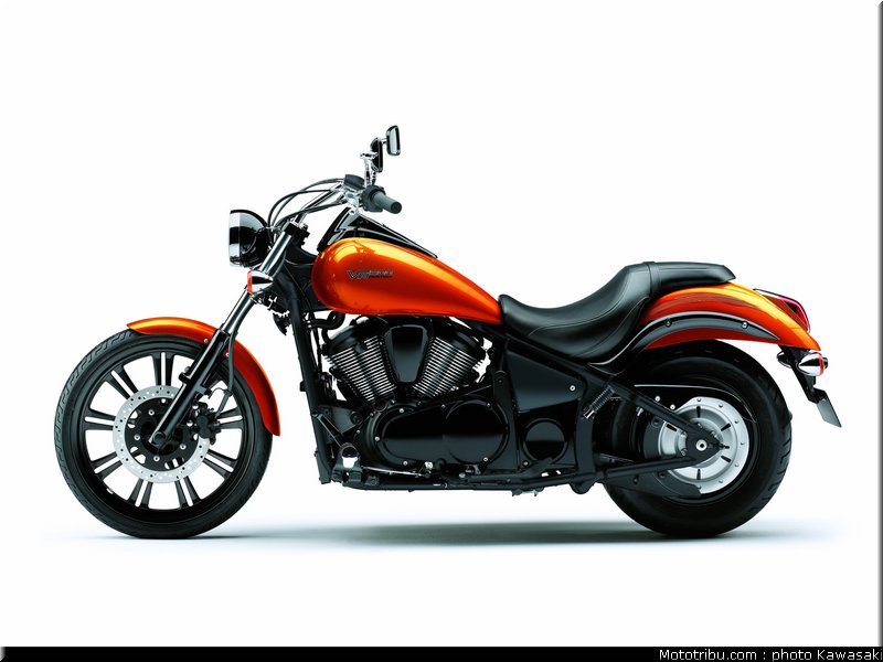 kawasaki_2012_900_custom_11