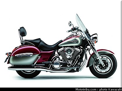 kawasaki_2012_1700_classic_tourer_03.jpg