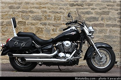 kawasaki_2012_900_classic_01.jpg