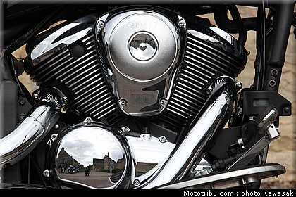 kawasaki_2012_900_classic_02.jpg