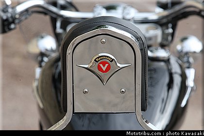 kawasaki_2012_900_classic_05.jpg