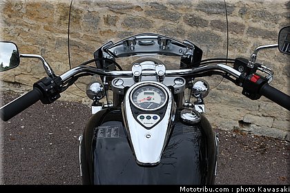 kawasaki_2012_900_classic_11.jpg