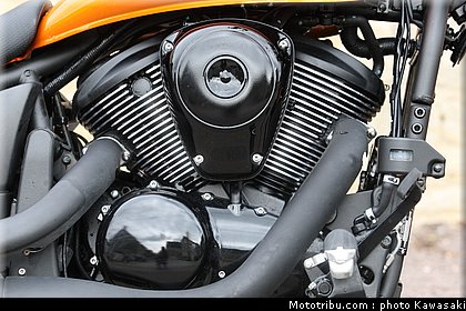 kawasaki_2012_900_custom_02.jpg