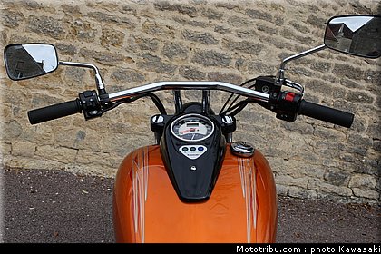 kawasaki_2012_900_custom_08.jpg