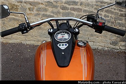 kawasaki_2012_900_custom_09.jpg