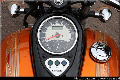 kawasaki_2012_900_custom_10.jpg