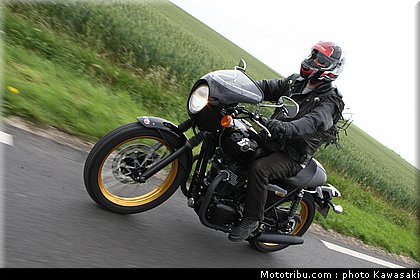 kawasaki_2012_w800_special_edition_02.jpg