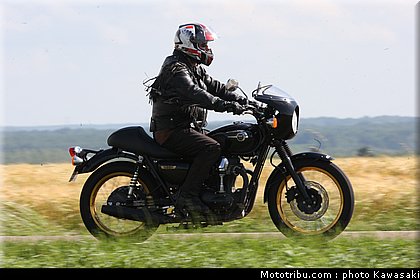 kawasaki_2012_w800_special_edition_03.jpg