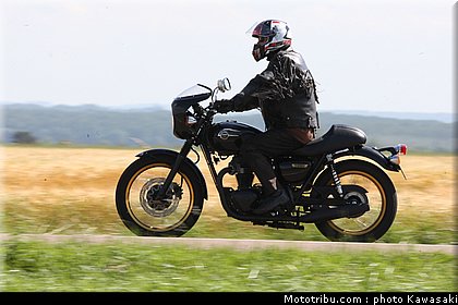kawasaki_2012_w800_special_edition_04.jpg