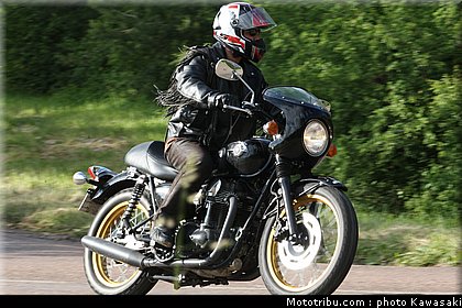 kawasaki_2012_w800_special_edition_06.jpg