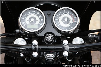 kawasaki_2012_w800_special_edition_13.jpg