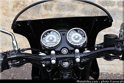 kawasaki_2012_w800_special_edition_16.jpg