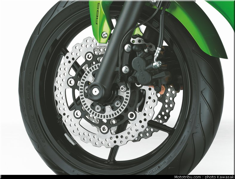 kawasaki_2012_er6f_036