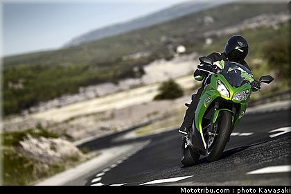 kawasaki_2012_er6f_009.jpg