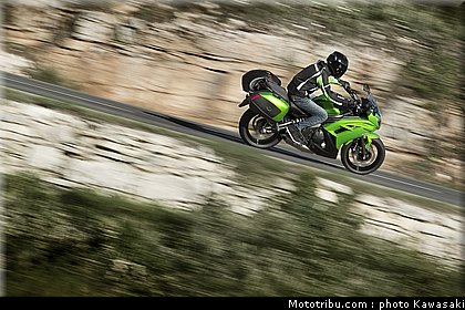 kawasaki_2012_er6f_010.jpg
