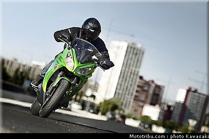 kawasaki_2012_er6f_011.jpg