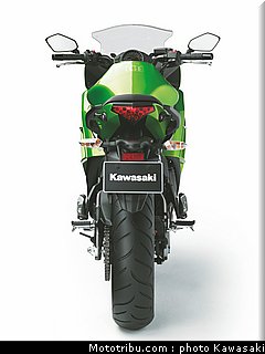 kawasaki_2012_er6f_029.jpg