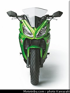 kawasaki_2012_er6f_030.jpg