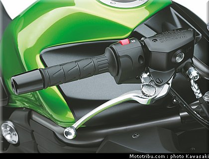 kawasaki_2012_er6f_033.jpg