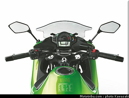 kawasaki_2012_er6f_035.jpg