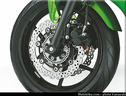 kawasaki_2012_er6f_036.jpg
