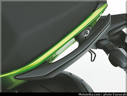 kawasaki_2012_er6f_038.jpg