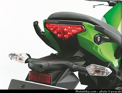 kawasaki_2012_er6f_039.jpg