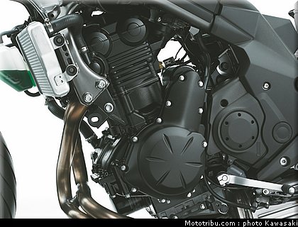 kawasaki_2012_er6f_043.jpg
