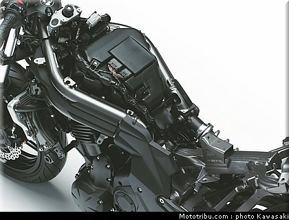 kawasaki_2012_er6f_044.jpg