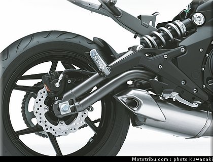kawasaki_2012_er6f_046.jpg