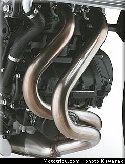 kawasaki_2012_er6f_049.jpg