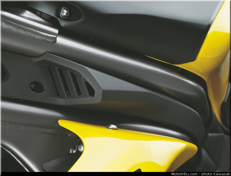 kawasaki_2012_er6n_039