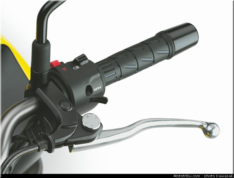 kawasaki_2012_er6n_041