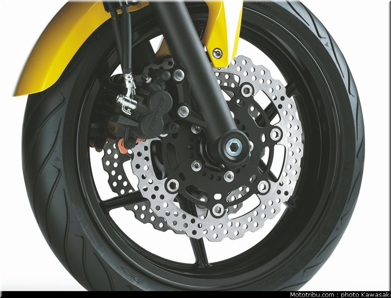 kawasaki_2012_er6n_045