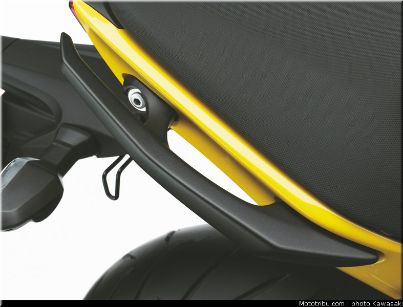 kawasaki_2012_er6n_049
