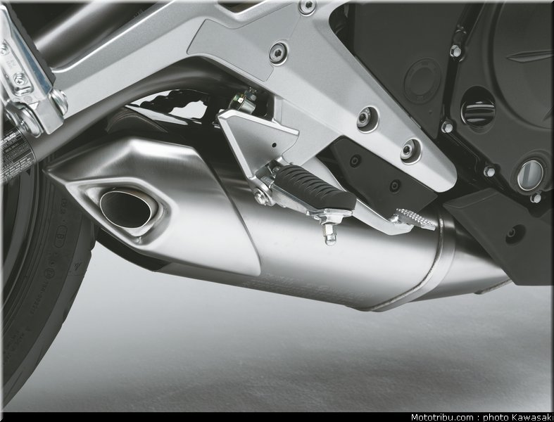 kawasaki_2012_er6n_052