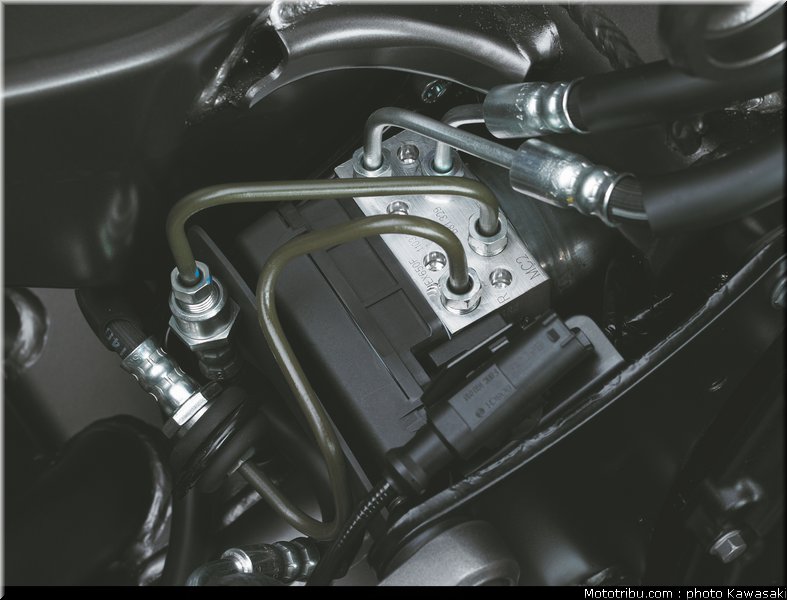 kawasaki_2012_er6n_058