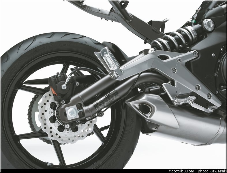kawasaki_2012_er6n_061